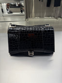 Sac porté épaule Hourglass noir effet crocodile verni