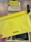 Pochette longue en cuir jaune