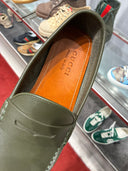Mocassins en cuir kaki avec bande Web