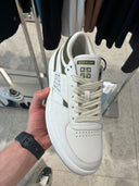 Sneakers basses en cuir blanc et kaki signature