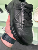 Sneakers runner en cuir noir monogramme
