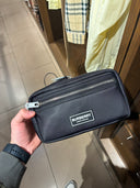 Trousse de toilette en nylon noir avec logo appliqué