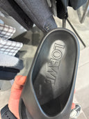 Mules à entredoigt Bubble en caoutchouc noir avec sphère signature ton sur ton