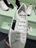 Sneakers plateforme en cuir blanc et noir