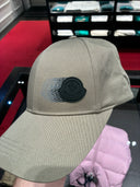 Casquette baseball avec écusson logo ton sur ton