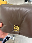 Sac porté épaule matelassé en cuir souple marron