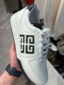 Sneakers épaisses en cuir blanc à monogramme contrastant