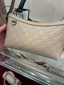 Sac baguette GG embossé en cuir beige