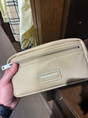 Trousse de toilette en nylon beige sable avec logo appliqué