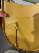 Sac hobo en cuir lisse jaune moutarde