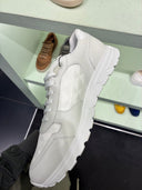 Sneakers matelassées en cuir blanc