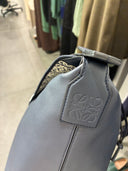 Sac bandoulière zippé en cuir lisse bleu marine