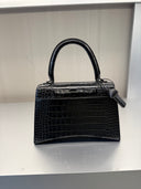 Sac à main Hourglass Top Handle en cuir embossé crocodile noir brillant