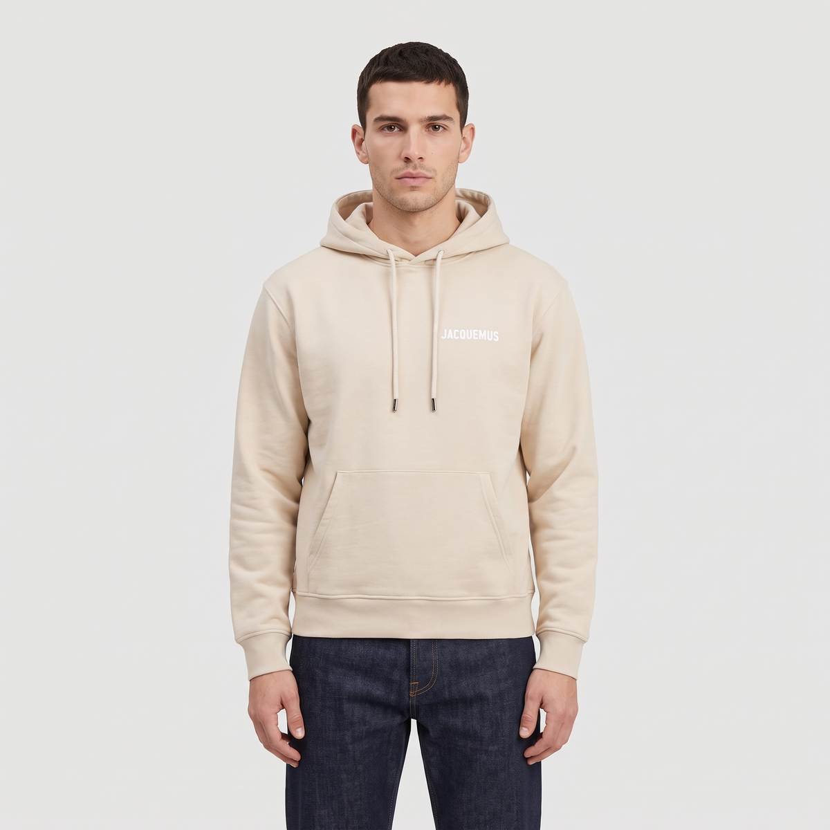 Le Hoodie Classique Jacquemus Beige – porté – face