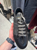 Sneakers basses perforées en cuir noir