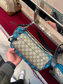 Sac bandoulière GG Supreme bleu électrique multi-poches
