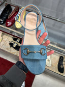 Sandales compensées denim bleu et détail mors métallique