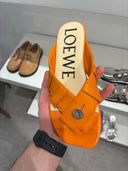 Sandales plates à entredoigt en cuir nappa orange