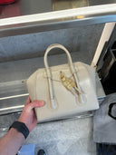 Sac à main mini à fermoir cadenas en cuir beige naturel