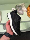 Sneakers techniques en maille noire