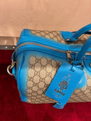 Sac de voyage GG Supreme effet spray bleu électrique