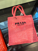 Sac cabas ajouré en raphia crochet rose