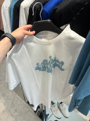 T-shirt imprimé statues antiques et logo signature