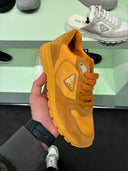 Sneakers runner en cuir et suède camel safran
