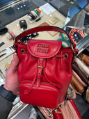 Sac à dos en cuir rouge