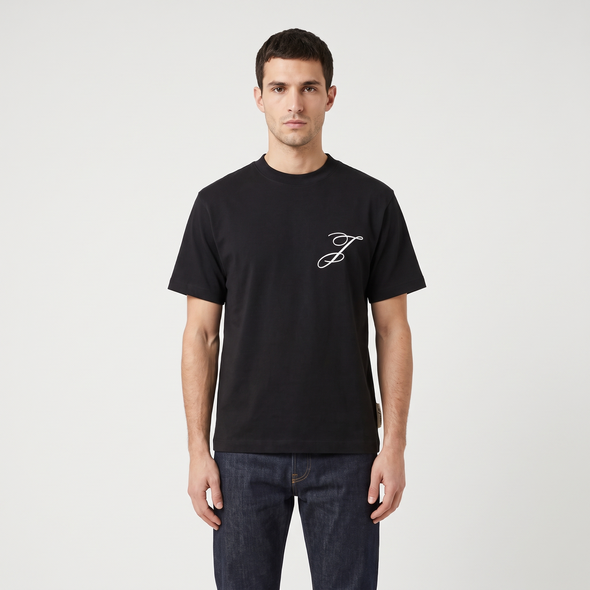 Le t-shirt Logo Jacquemus Black – porté – face