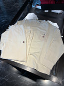 Sweat premium écru à poche poitrine boutonnée