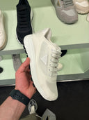 Sneakers techniques en maille blanche