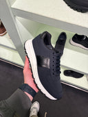 Sneakers techniques bleu en nylon à semelle oversize contrastante