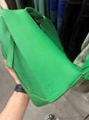 Sac bandoulière structuré en cuir lisse vert tropical