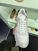 Sneakers matelassées en cuir blanc