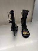 Bottines à talon logo métallique BB en cuir noir