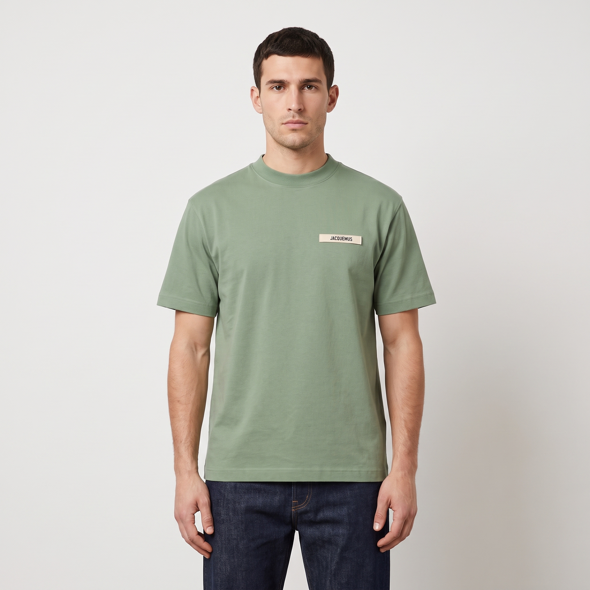 Le t-shirt Gros Grain Jacquemus Khaki – porté – face