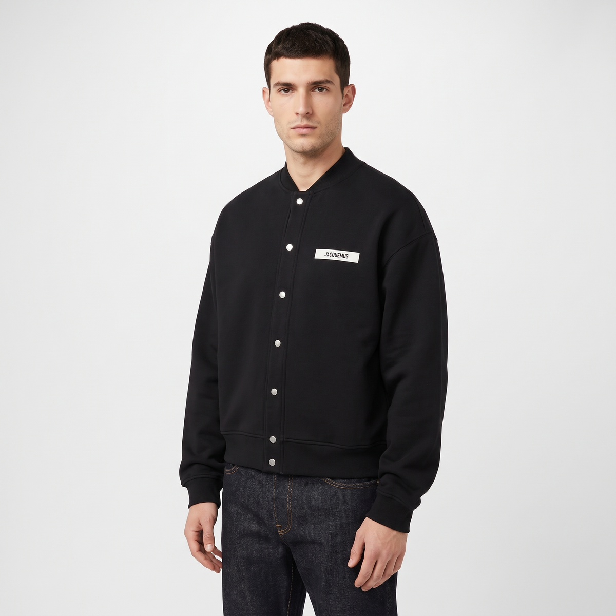 Le Cardigan Gros Grain Jacquemus Black – porté – trois-quarts