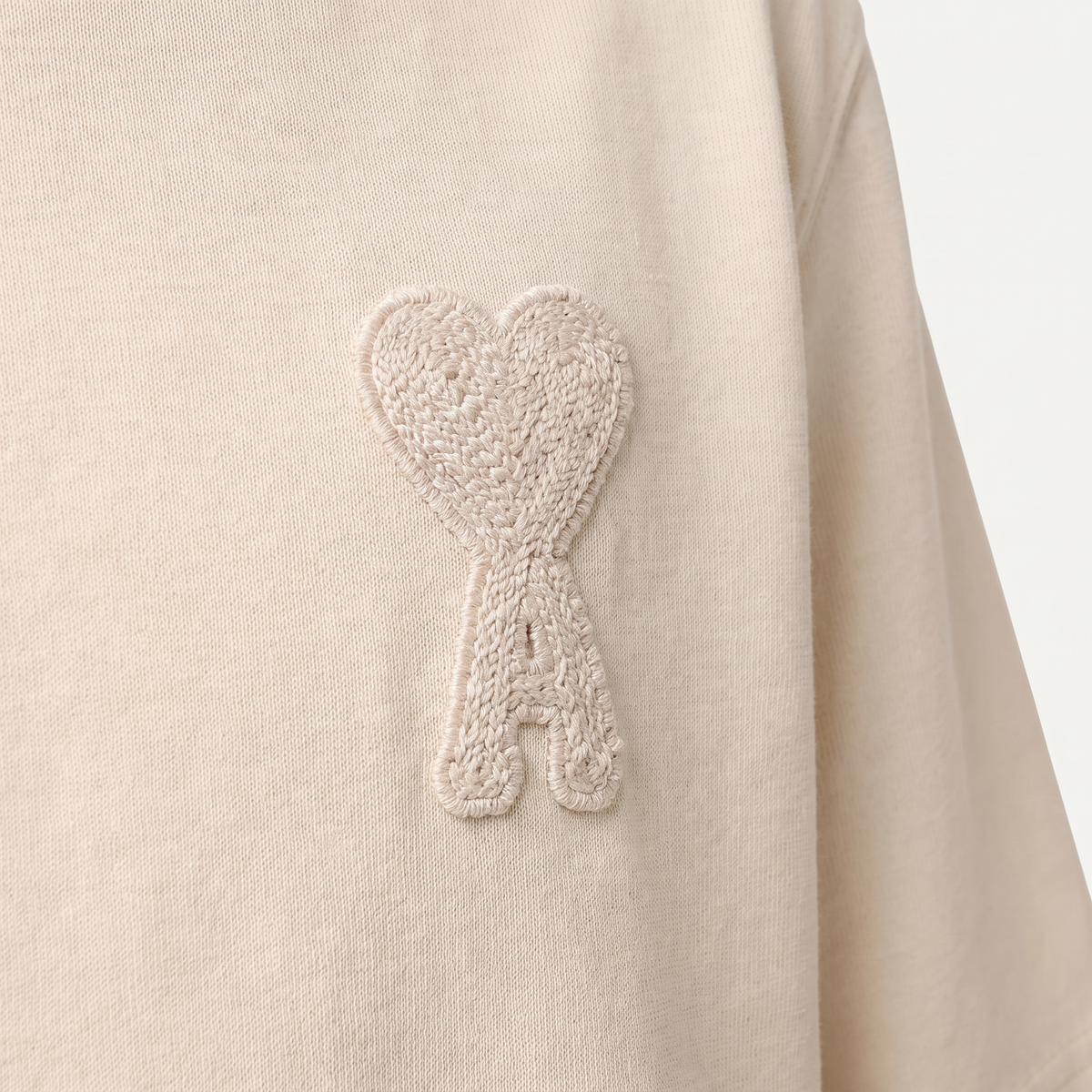 T-Shirt Beige Patch Ami de Coeur Beige En Coton – détail du logo