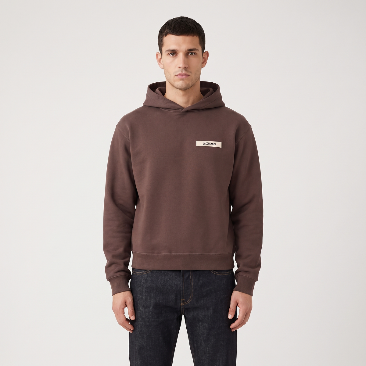 Le Hoodie Gros Grain Jacquemus Dark Brown – porté – face