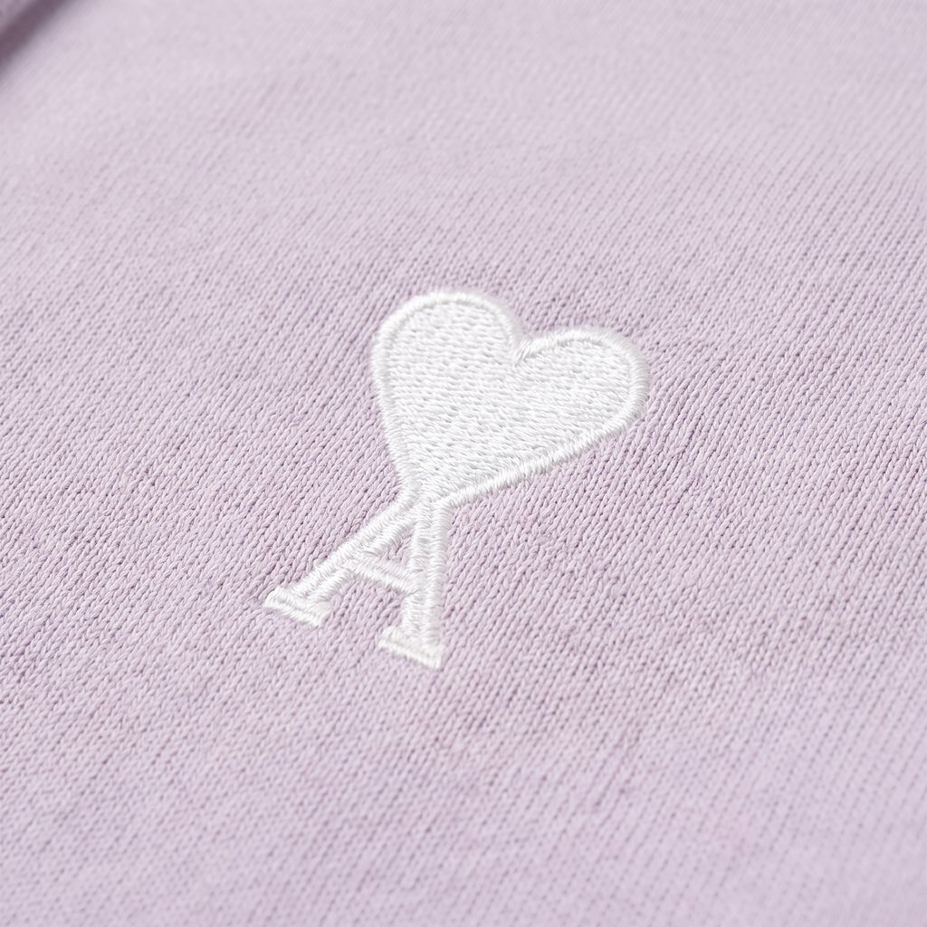 Hoodie Violet Ami de Coeur en Coton – détail du logo