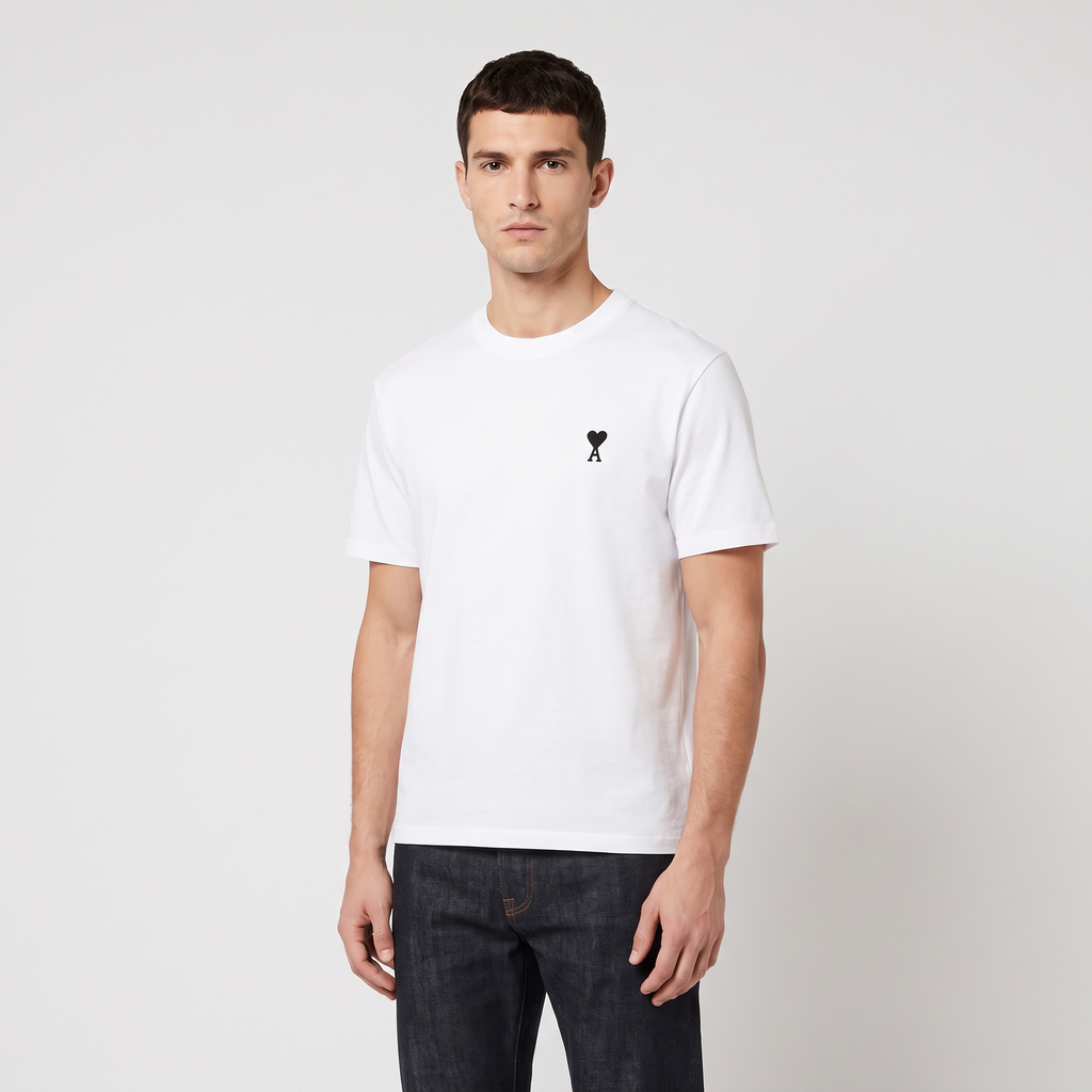 T-shirt Blanc Ami De Coeur Noir en Coton – porté – trois-quarts