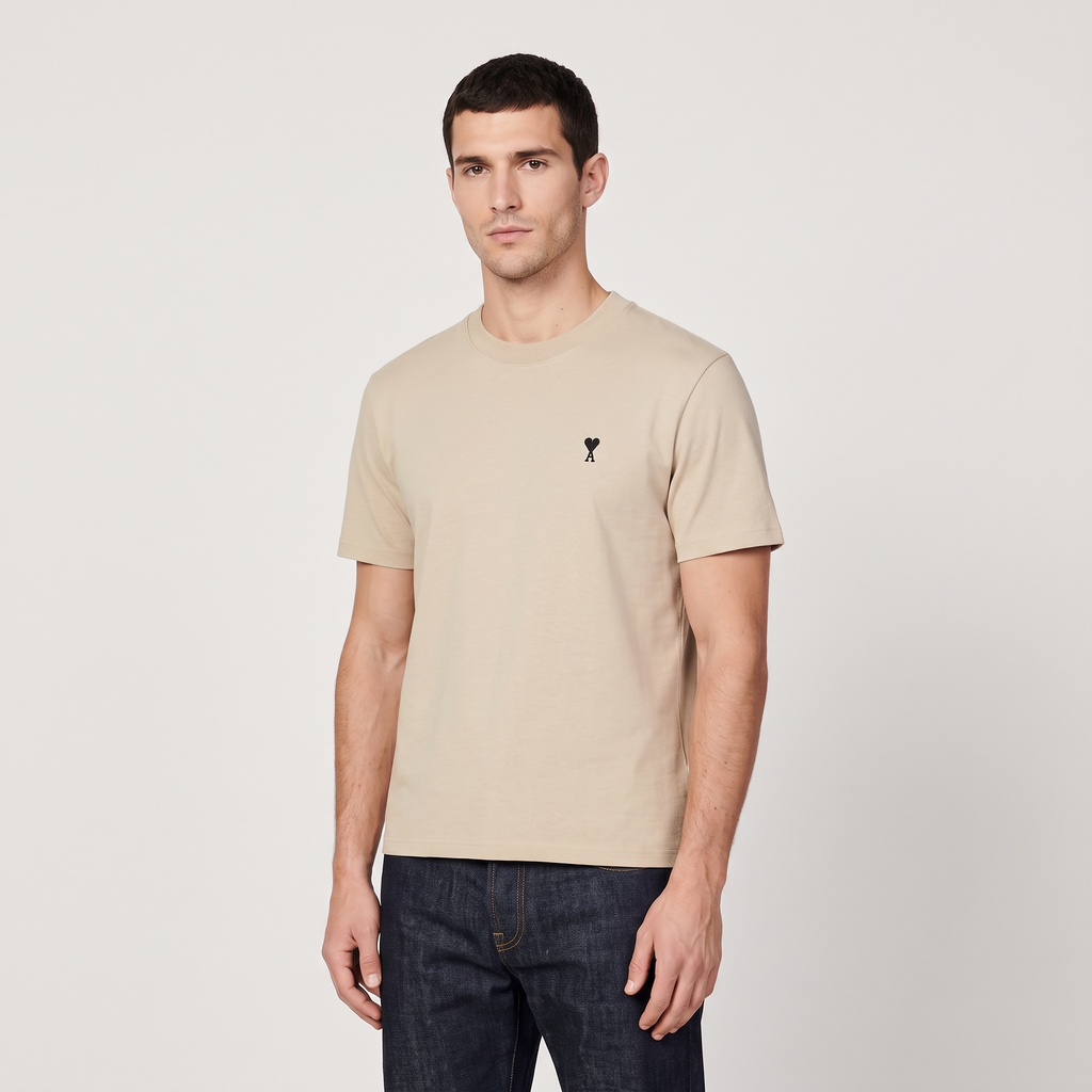 T-shirt Beige Ami De Coeur Noir En Coton – porté – trois-quarts