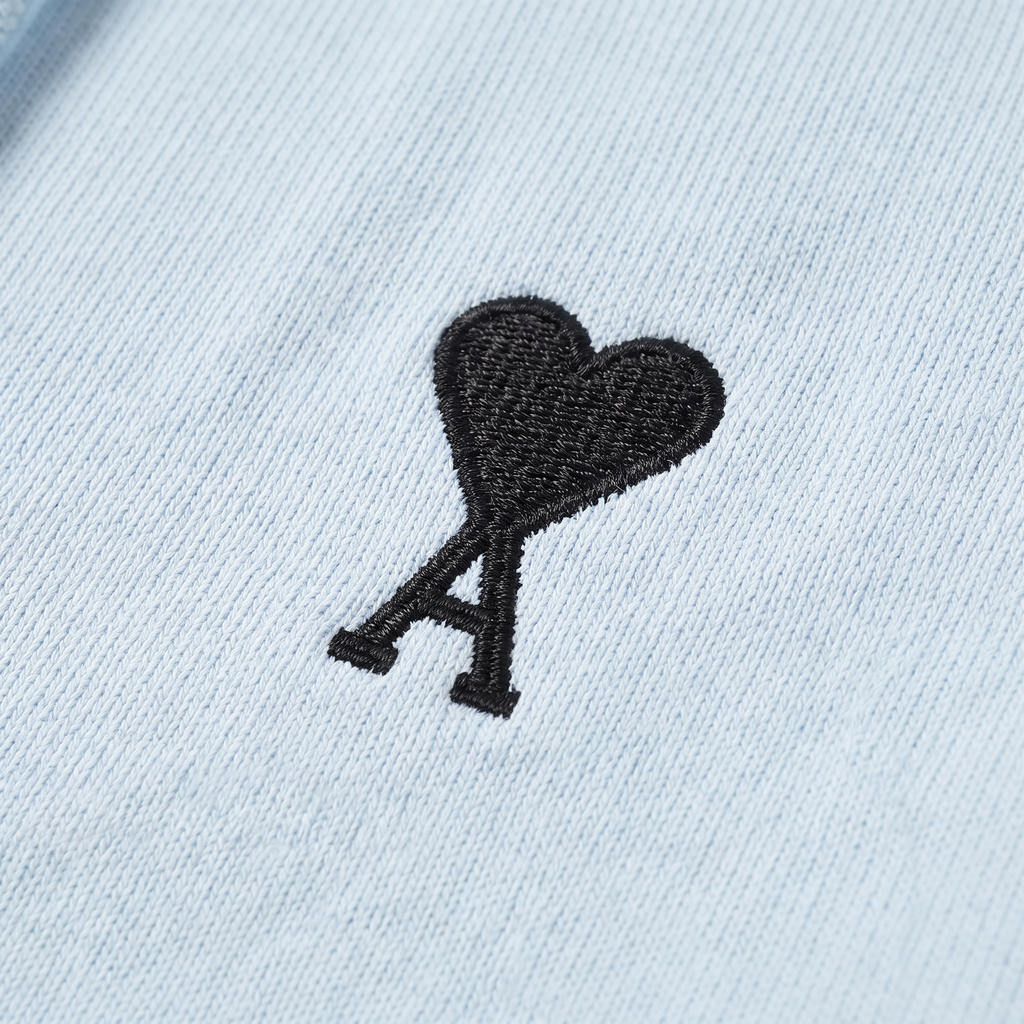 Hoodie Bleu Ciel Ami De Coeur Noir en Coton – détail du logo