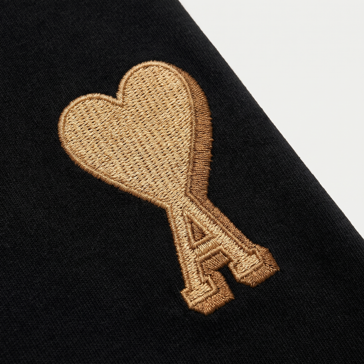 T-shirt Noir Ami De Coeur 3D en Coton – détail du logo