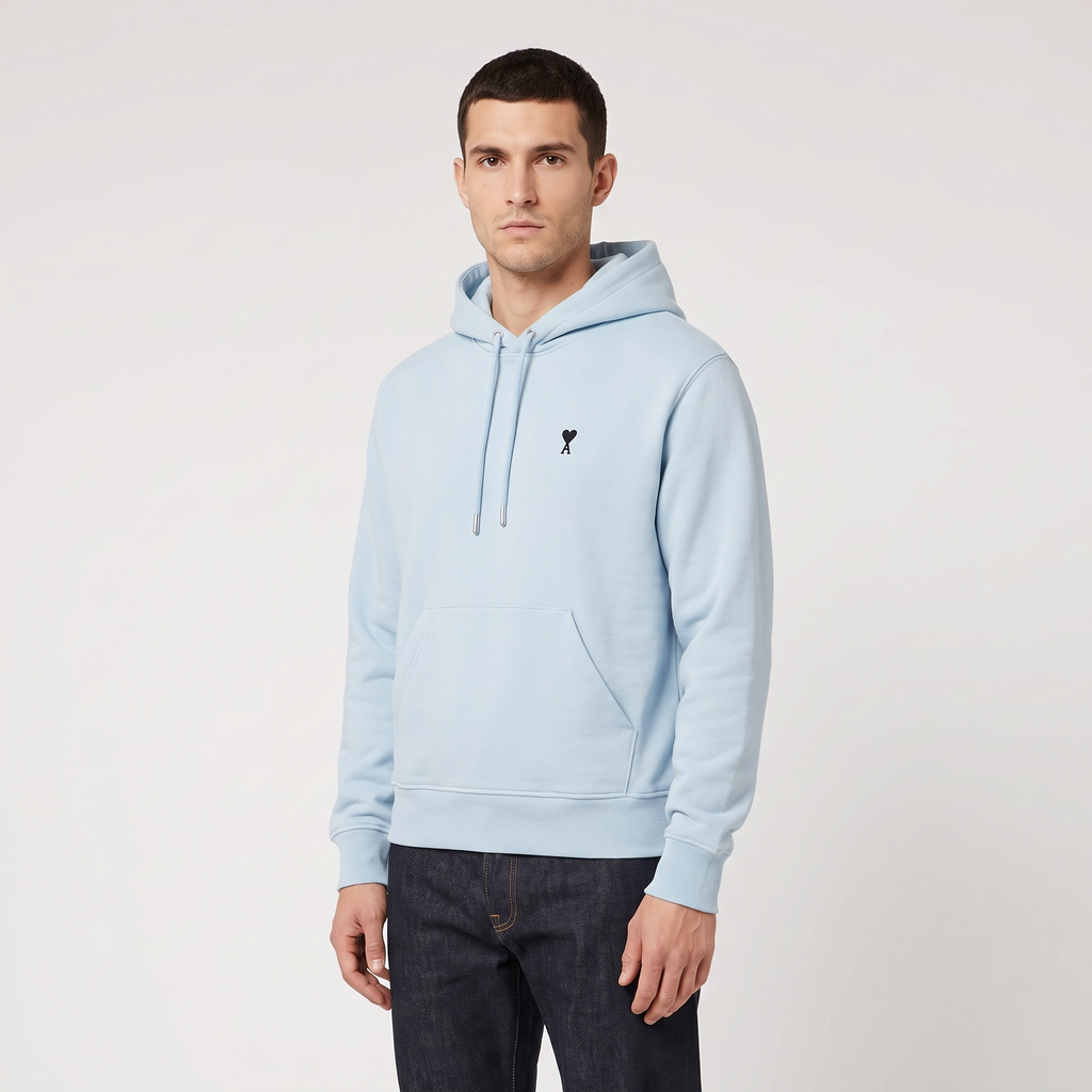 Hoodie Bleu Ciel Ami De Coeur Noir en Coton – porté – trois-quarts