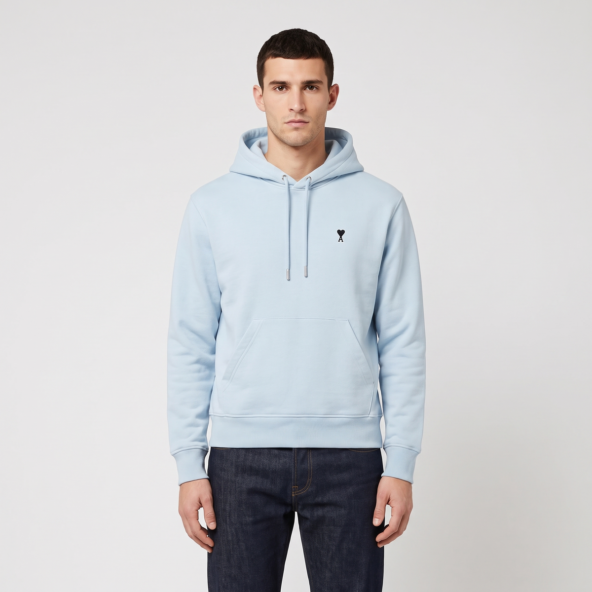Hoodie Bleu Ciel Ami De Coeur Noir en Coton – porté – face