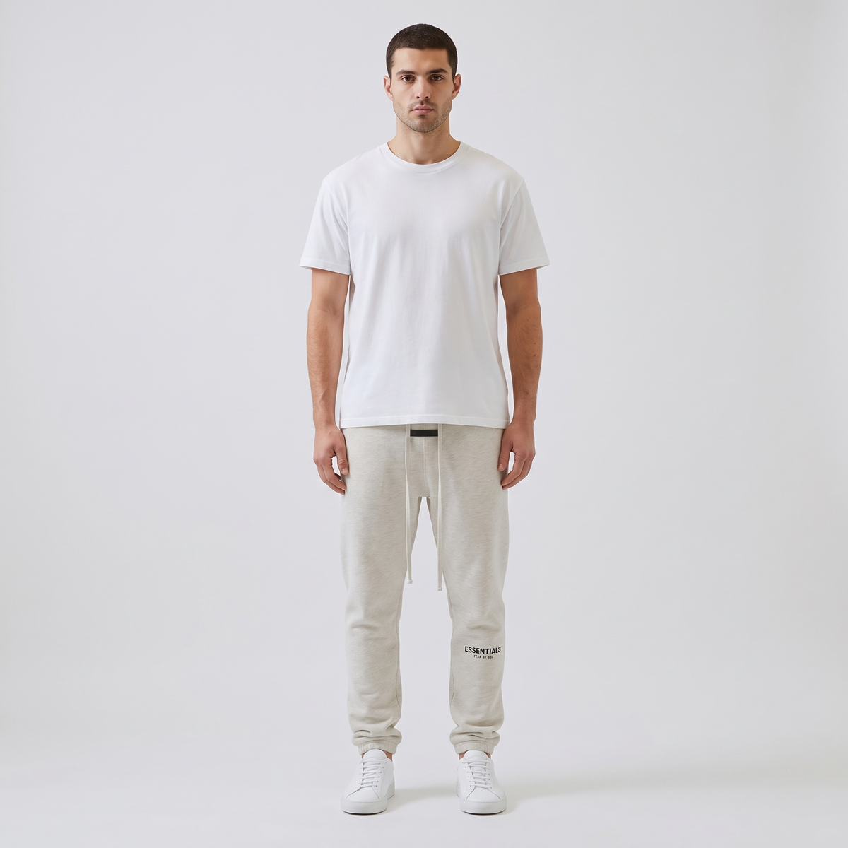 Fear of God Essentials Sweatpants Light Oatmeal – porté – face