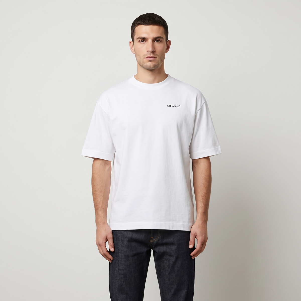 T-shirt Off-White White Logo Black – porté – face