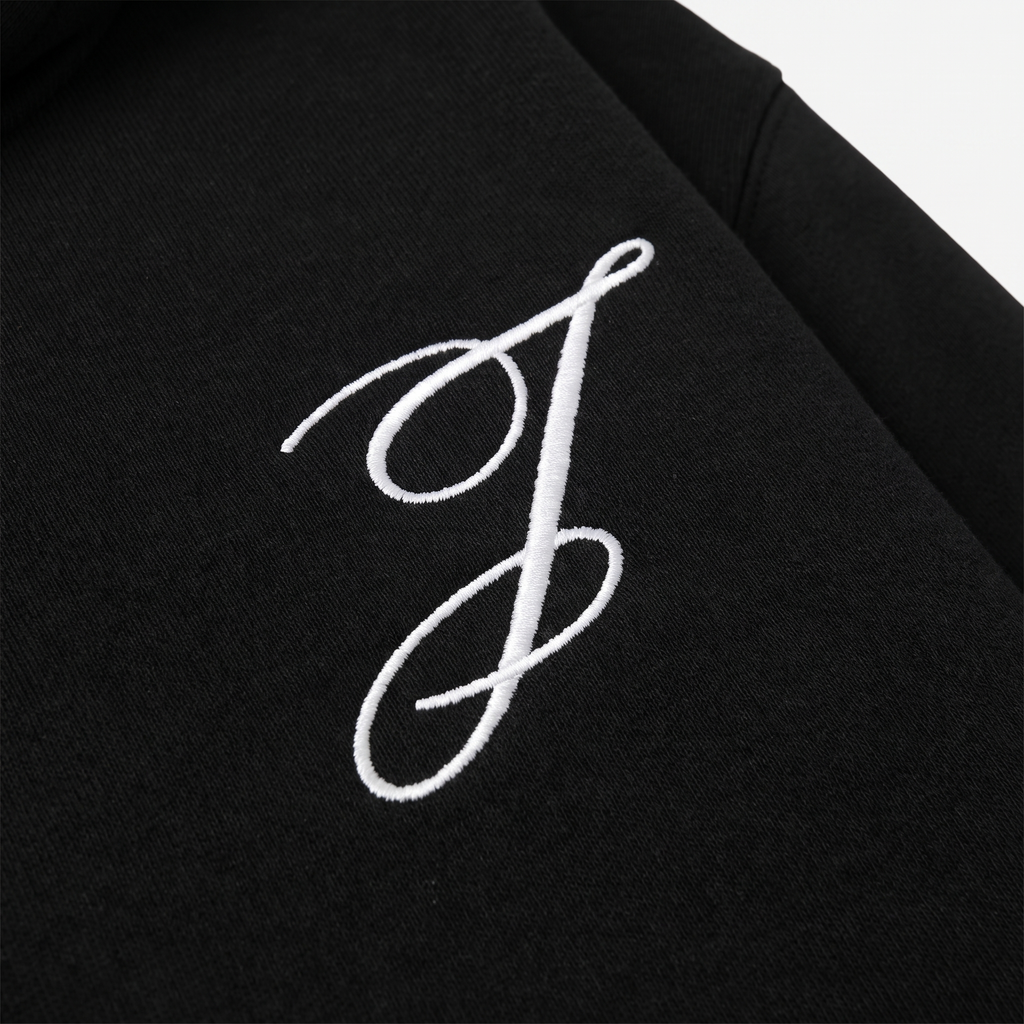 Le Hoodie Logo Jacquemus Noir – détail du logo